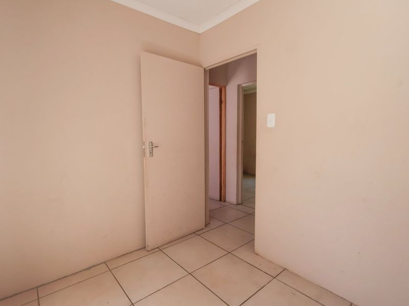Affordable Family Home with Spectacular Mountain Views - Photo 10