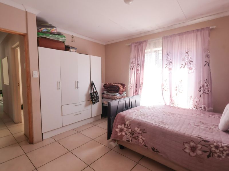 Affordable Family Home with Spectacular Mountain Views - Photo 6