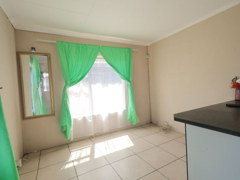 Affordable Family Home with Spectacular Mountain Views - Photo 4