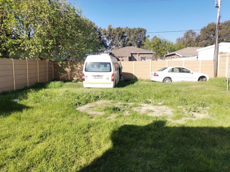 Spacious 3-Bedroom Home with Ample Potential for Expansion - Photo 4