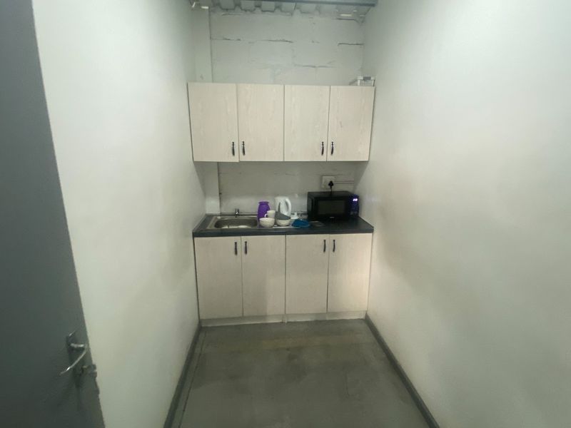 1500m2 Industrial Space to Let  - Photo 8