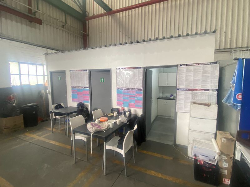 1500m2 Industrial Space to Let  - Photo 7