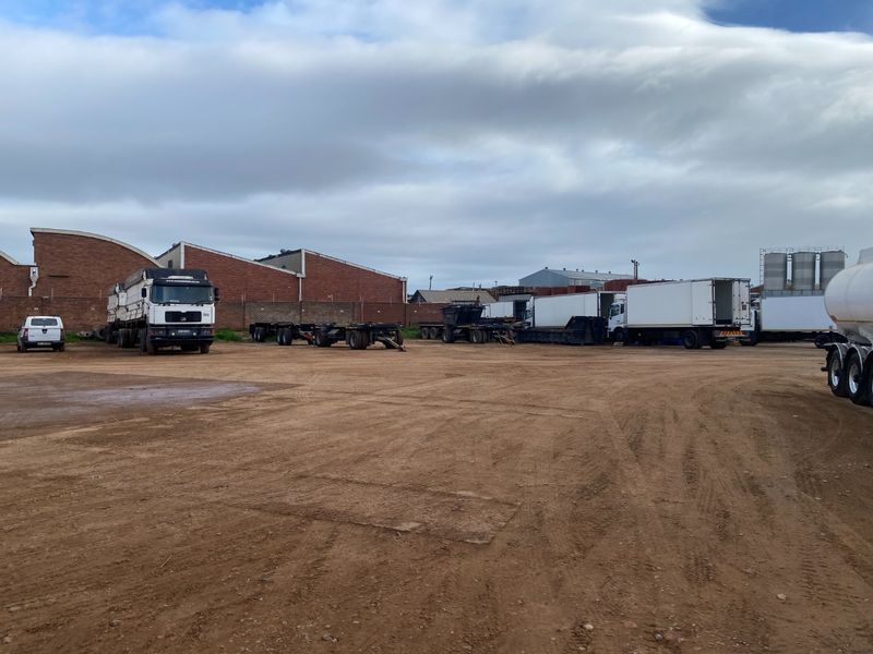 1000m2 Yard Space to Let  - Photo 8