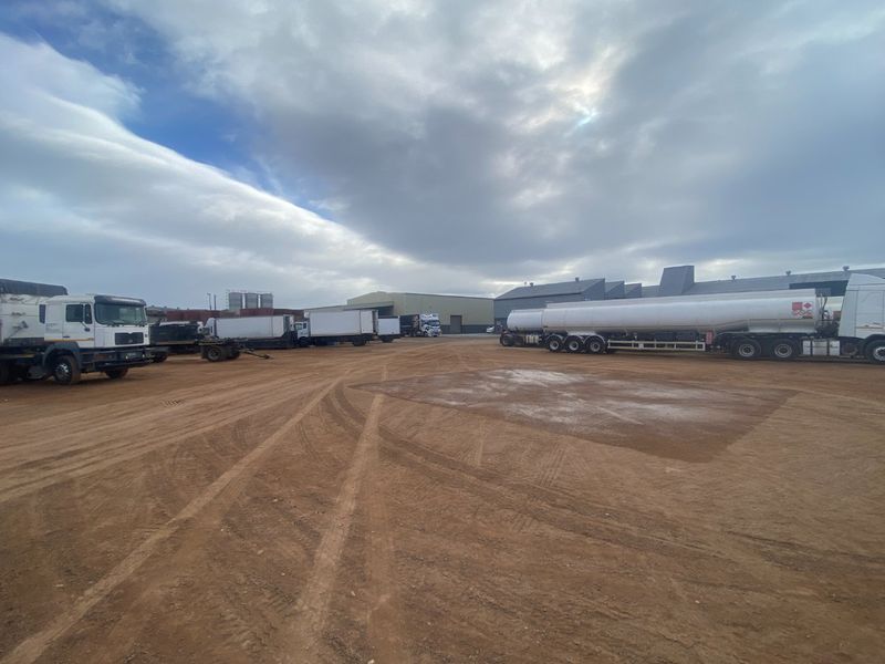 1000m2 Yard Space to Let  - Photo 1