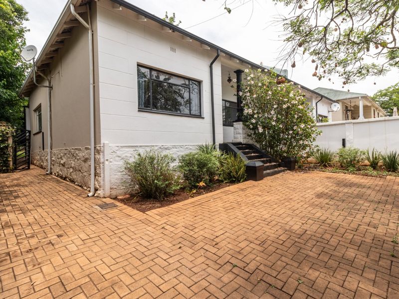 OCCUPATION 1ST SEPTEMBER 2026  -New Rental - lovely 2 Bed 1 bath PET FRIENDLY!! - Photo 1