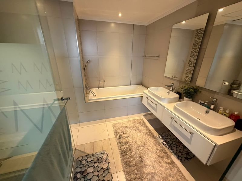 Spacious 2 bed 2 bath Furnished Appartment - Photo 10