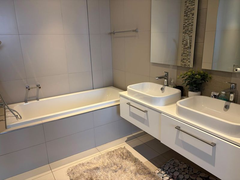 Spacious 2 bed 2 bath Furnished Appartment - Photo 8