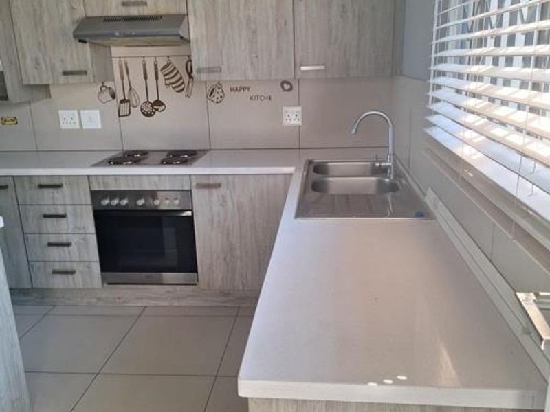 Modern 2 Bedroom Apartment to Rent – The West End Complex - Photo 10
