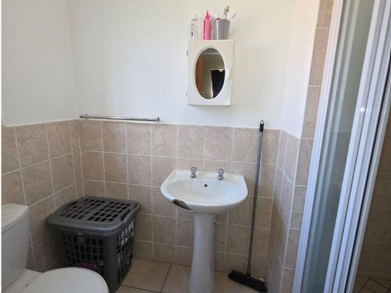 Modern Ground Floor 2-Bedroom, 2-Bathroom Apartment to Let in Colnbrook Erand Gardens, Midrand - Photo 8