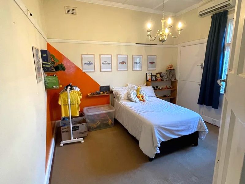 SEMI-FURNISHED FOUR BED, FAMILY HOME OR CORPORATE HOUSING HOME OR Well behaved serious Students either in second or third year- Glenwood, Durban - Photo 9