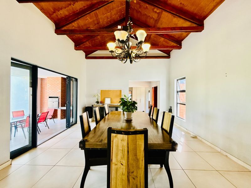 Modern Single Level Family Home on the Green Belt in Copperleaf Golf Estate - Photo 9