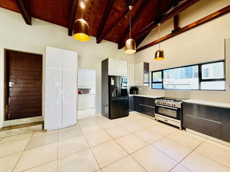 Modern Single Level Family Home on the Green Belt in Copperleaf Golf Estate - Photo 4