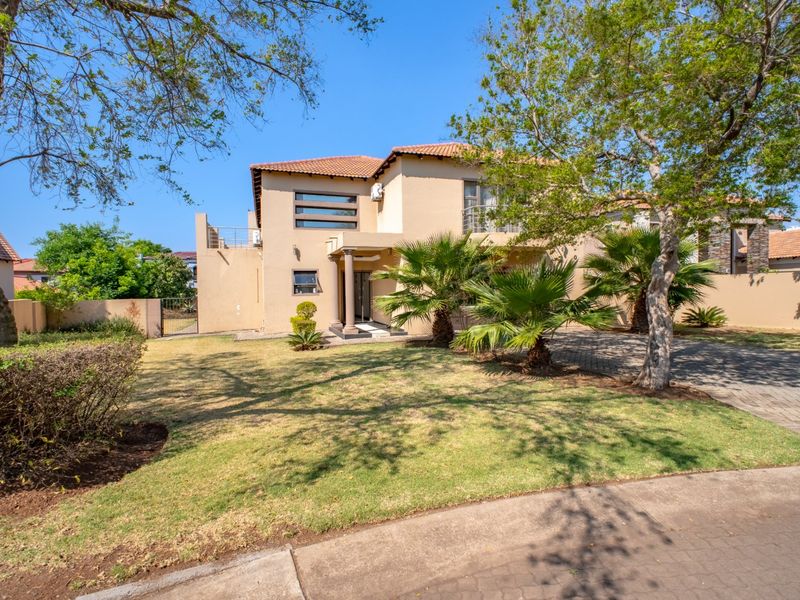 A 4 Bedroom Family Home for Sale in  Stone Ridge Country Estate - Photo 2