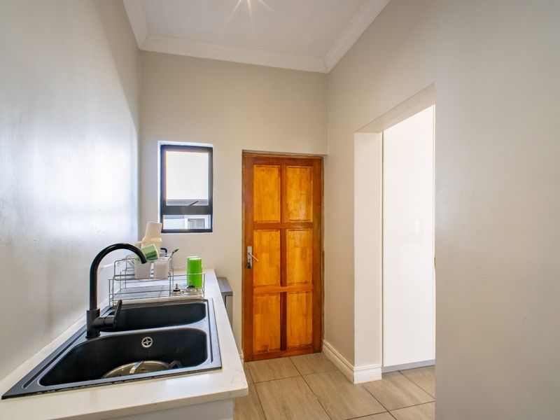 Four Bedroom Family Home in Blue Valley Golf Estate - Photo 10