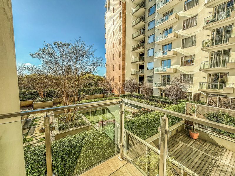 Luxury Modern 2 Bedroom, 2 Bathroom Apartment for Sale in Prime Rosebank location - Photo 1