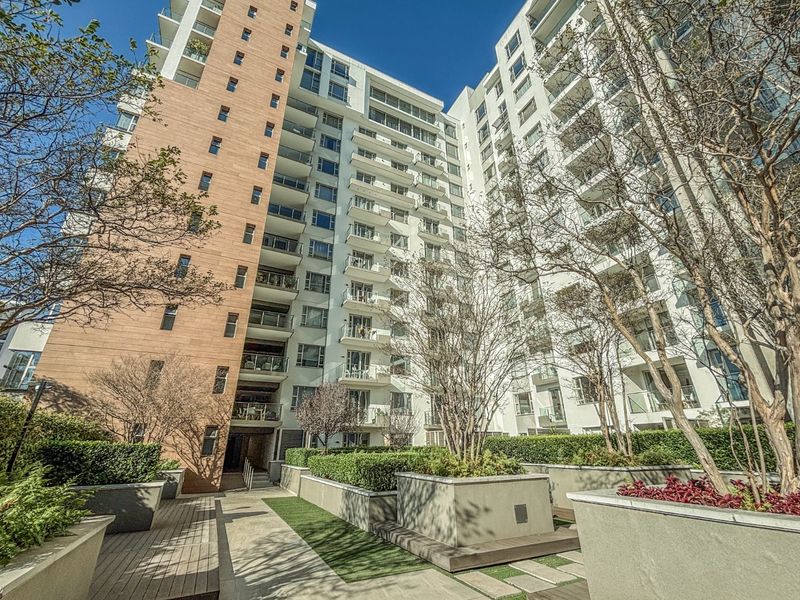 Luxury Modern 2 Bedroom, 2 Bathroom Apartment for Sale in Prime Rosebank location - Photo 2