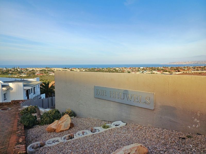 Stylish 2 Bedroom Townhouse in Hartenbos Heuwels - Photo 2