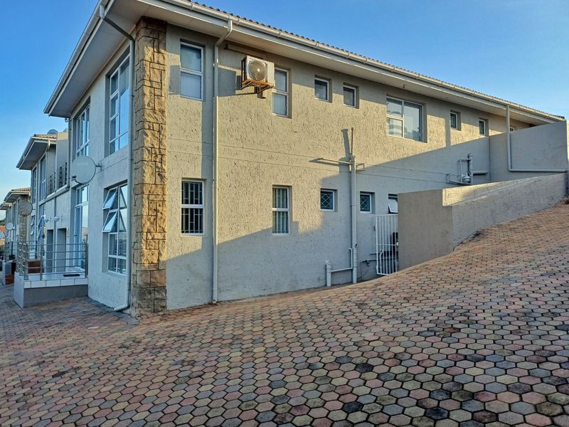 Stylish 2 Bedroom Townhouse in Hartenbos Heuwels - Photo 4