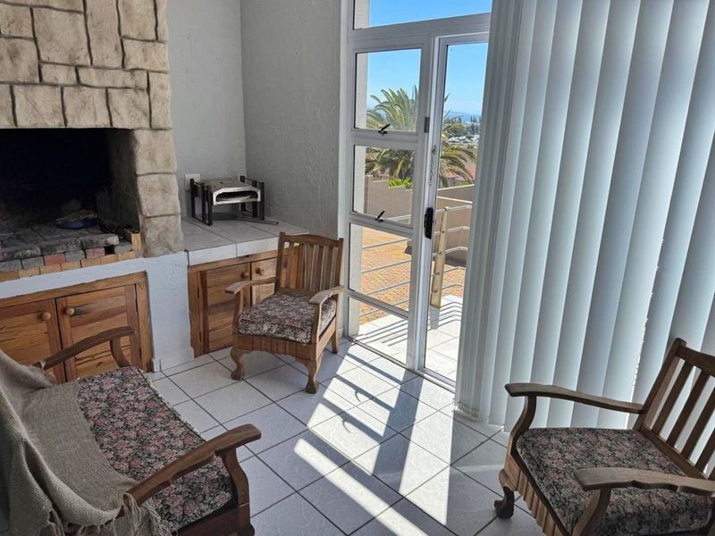Stylish 2 Bedroom Townhouse in Hartenbos Heuwels - Photo 8