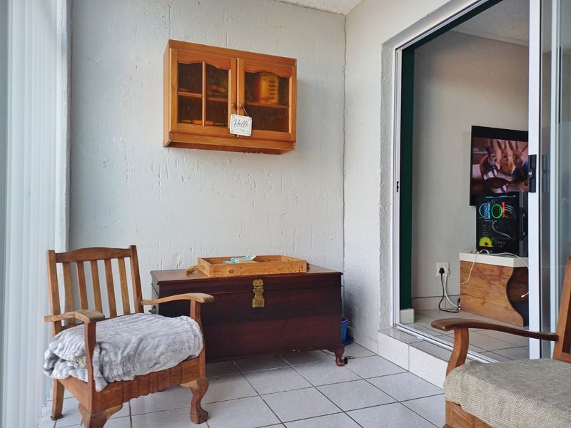 Stylish 2 Bedroom Townhouse in Hartenbos Heuwels - Photo 6
