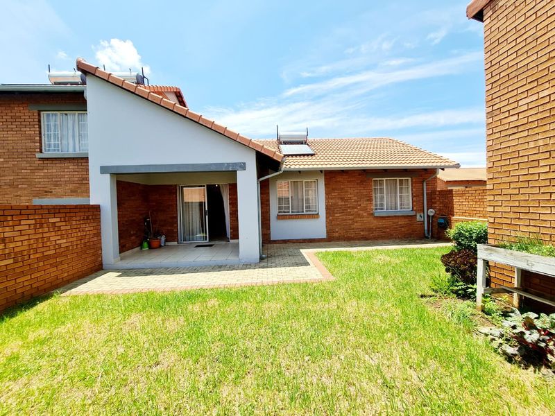 A Lovely 2 Bedroom 2 Bathroom Simplex for sale in Monavoni - Photo 1