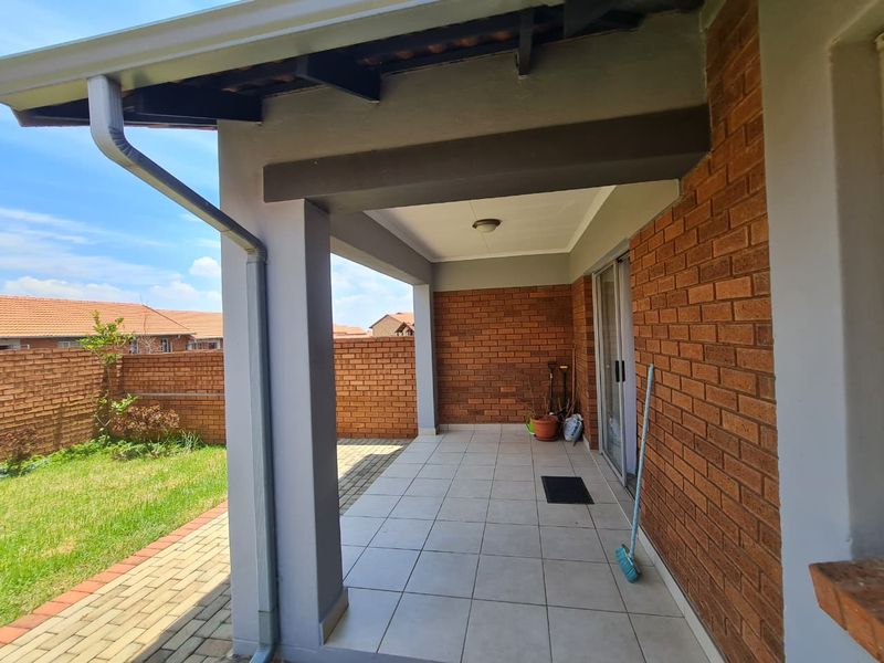 A Lovely 2 Bedroom 2 Bathroom Simplex for sale in Monavoni - Photo 3