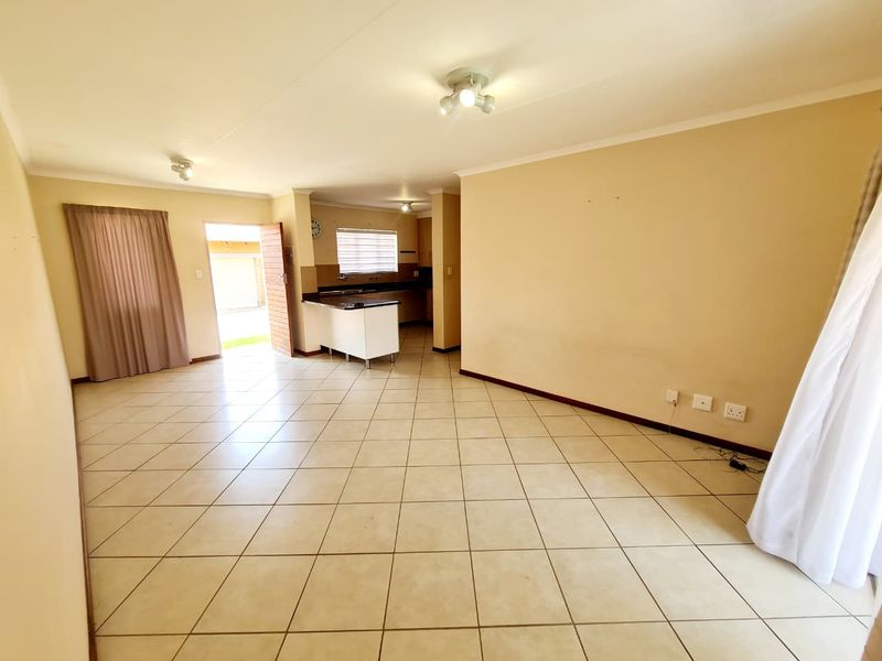 A Lovely 2 Bedroom 2 Bathroom Simplex for sale in Monavoni - Photo 5