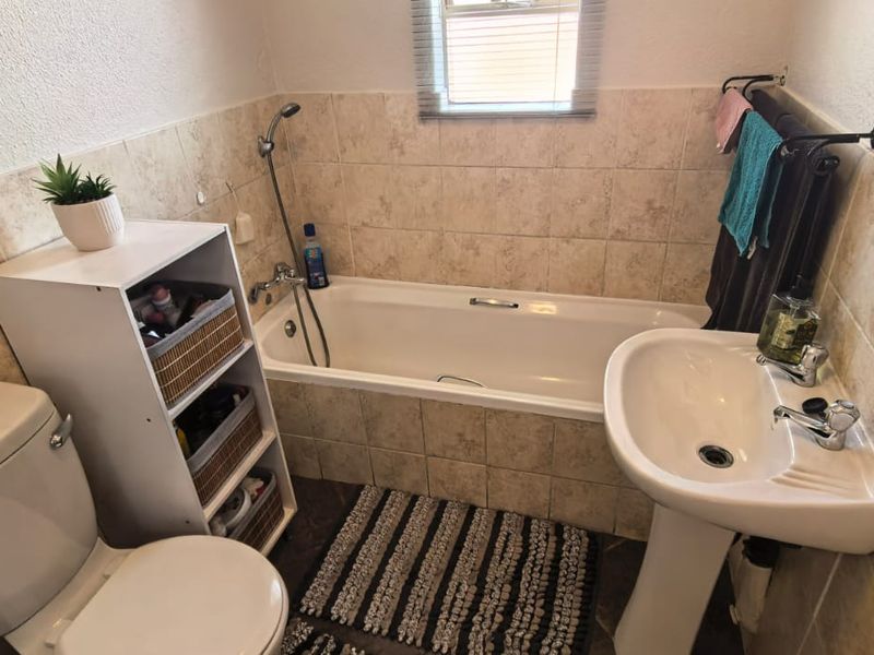 2-Bedroom Townhouse for Sale in Murati Place, Halfway Gardens - Photo 5