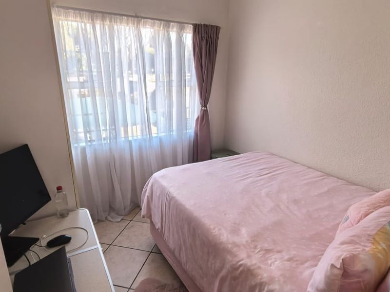 2-Bedroom Townhouse for Sale in Murati Place, Halfway Gardens - Photo 10