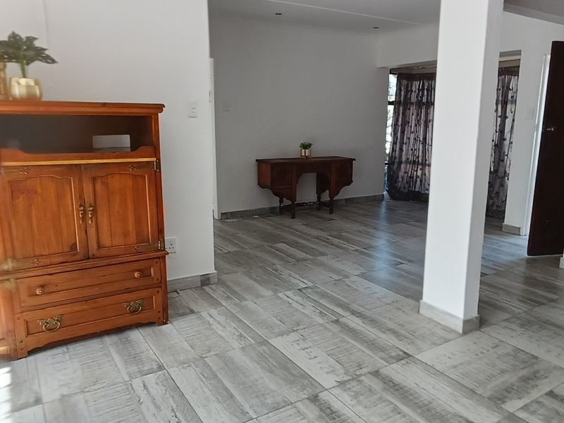 Newly Renovated Family Home with Exceptional Entertainment Area! - Photo 2