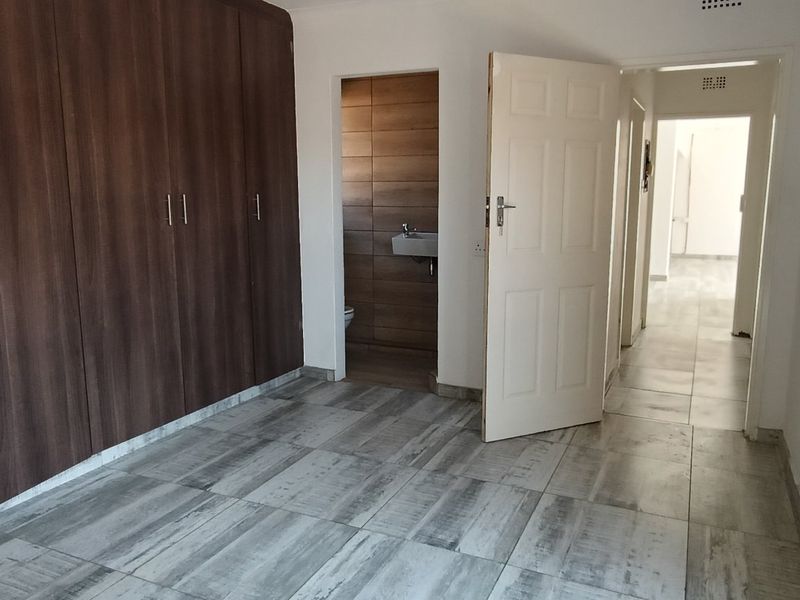 Newly Renovated Family Home with Exceptional Entertainment Area! - Photo 10