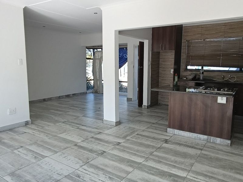 Newly Renovated Family Home with Exceptional Entertainment Area! - Photo 4
