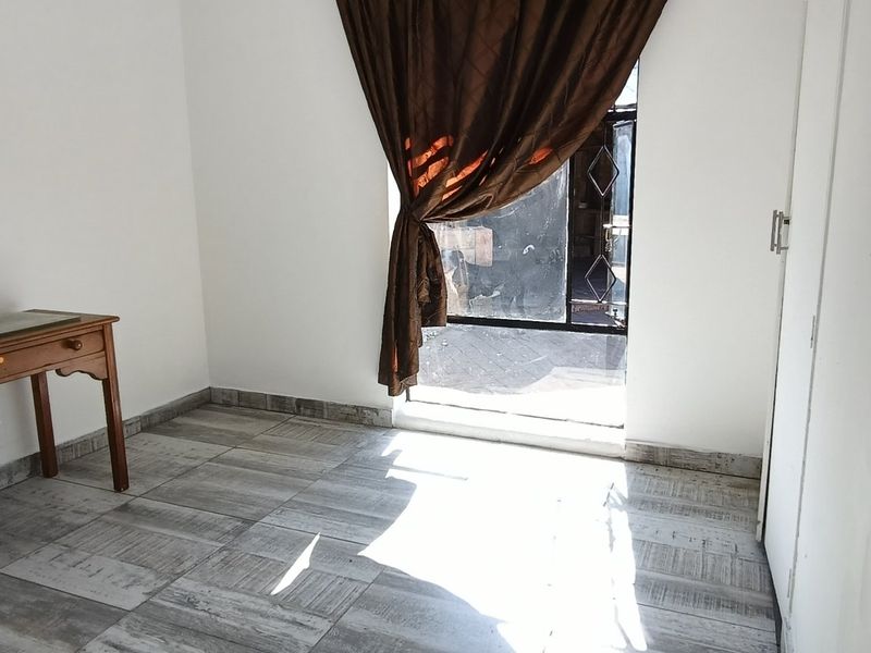 Newly Renovated Family Home with Exceptional Entertainment Area! - Photo 5