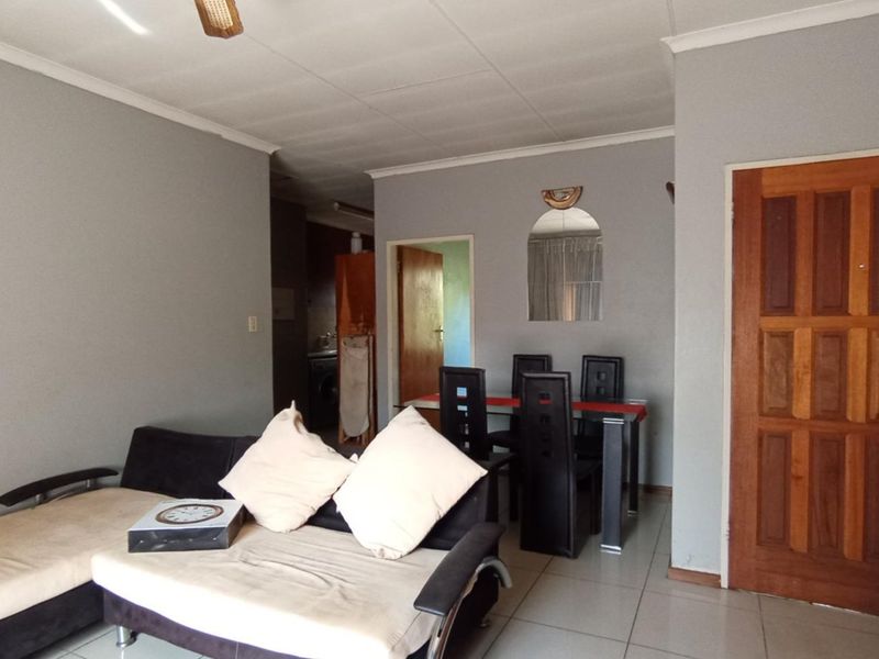 2 Bedroom Apartment in Centurion Central - Photo 5