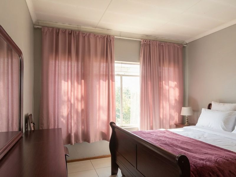 2 Bedroom Apartment in Centurion Central - Photo 2