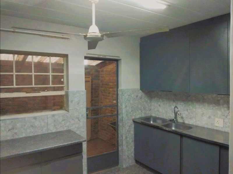 2-Bedroom Duplex with Private Garden - Photo 5