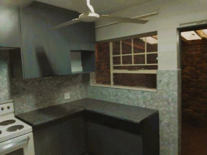 2-Bedroom Duplex with Private Garden - Photo 4