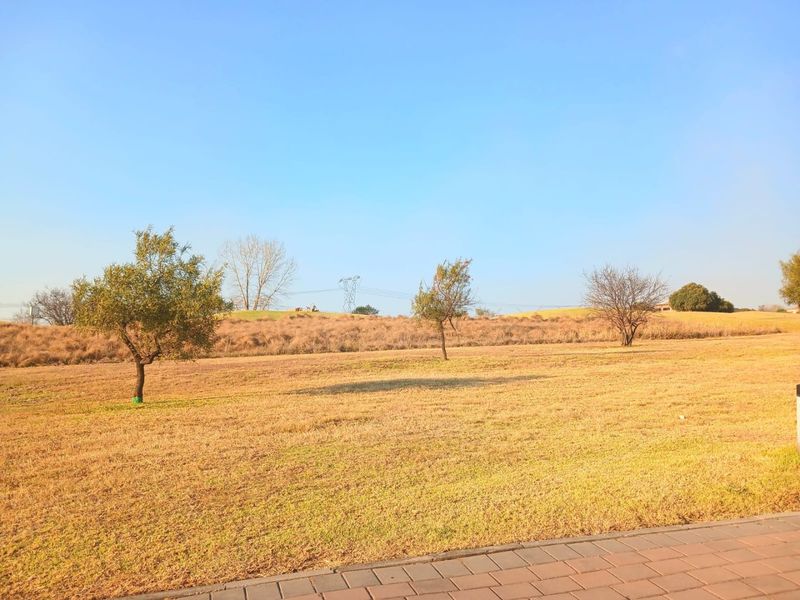 Exclusive Land for Sale in Prestigious Golf Estate - Photo 5