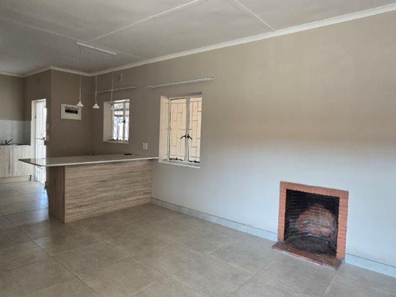 Spacious 5 Bedroom Family Home in Proclamation Hill - Photo 7