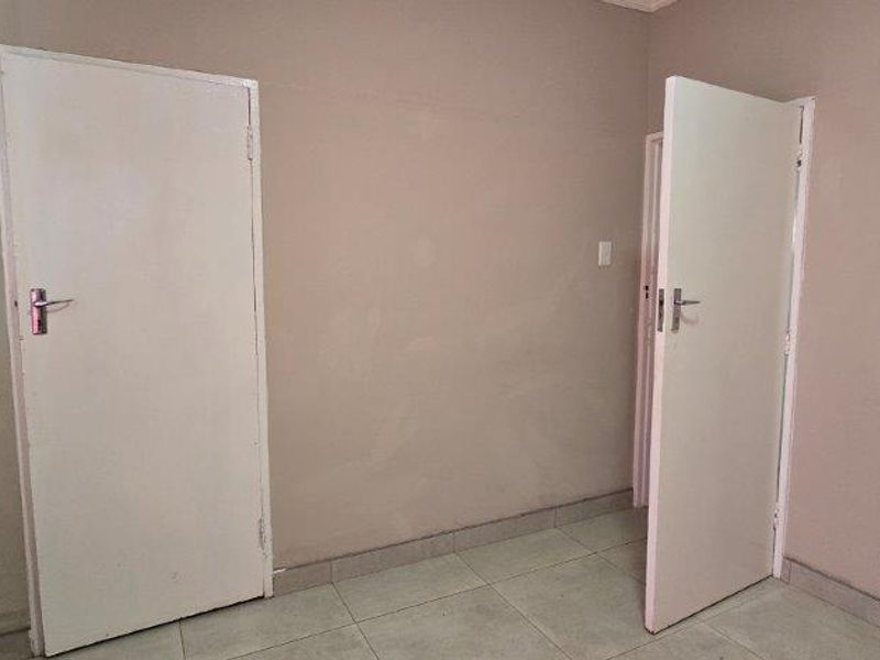 Spacious 5 Bedroom Family Home in Proclamation Hill - Photo 6