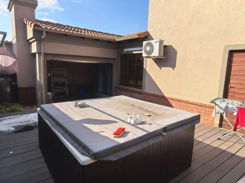 Elegant 4-Bedroom Family Home for Sale in The Quails Estate, Noordwyk, Midrand - Photo 10