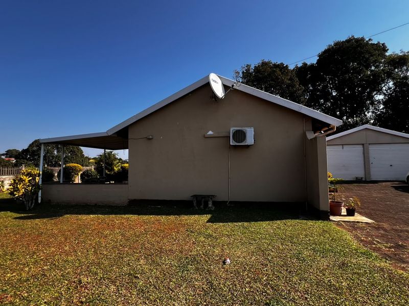 Prime Development Opportunity with Spacious Family Home in Woodlands - Photo 9