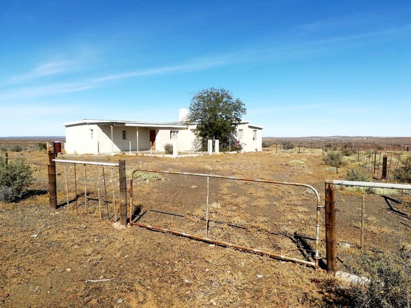 Well-Maintained Farm near Loeriesfontein  in the Beautiful Boesmanland - Photo 4