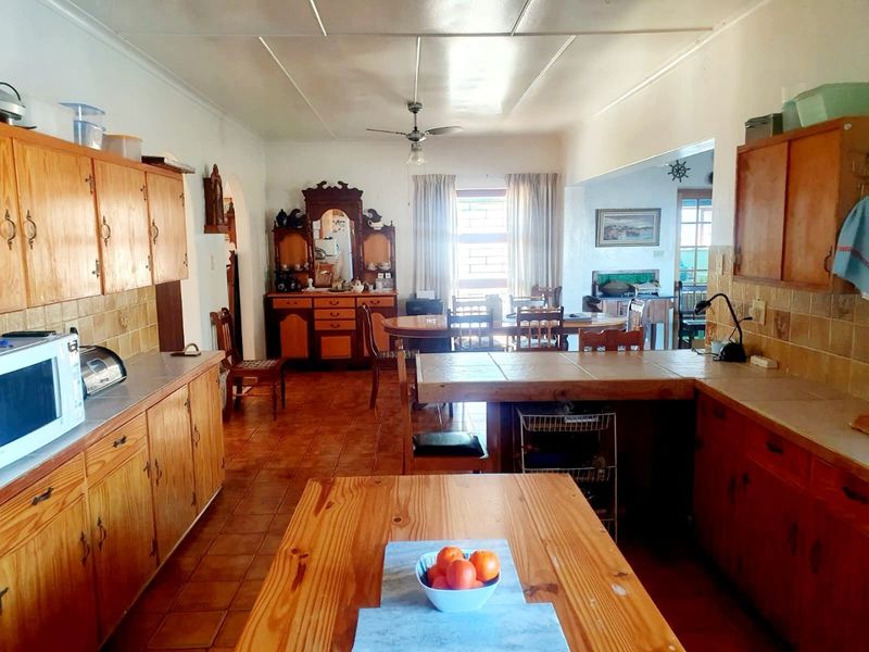 Spacious Coastal Property for Sale in Lambertsbaai – Ideal for Extended Family Living or Investment - Photo 4