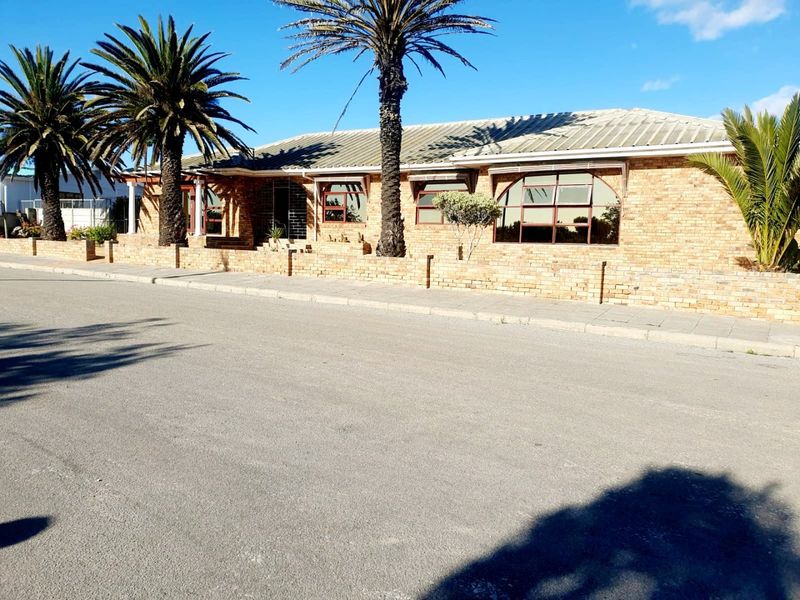 Spacious Coastal Property for Sale in Lambertsbaai – Ideal for Extended Family Living or Investment - Photo 3