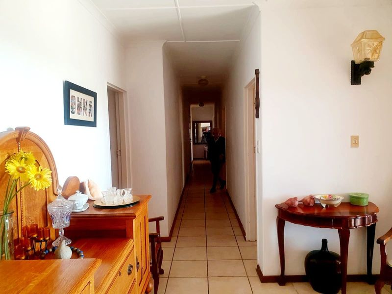 Spacious Coastal Property for Sale in Lambertsbaai – Ideal for Extended Family Living or Investment - Photo 10