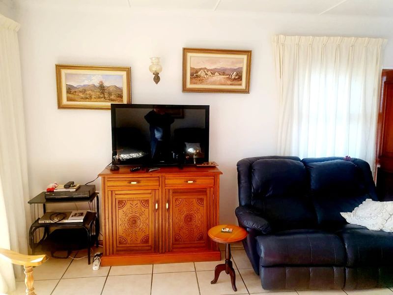 Spacious Coastal Property for Sale in Lambertsbaai – Ideal for Extended Family Living or Investment - Photo 6
