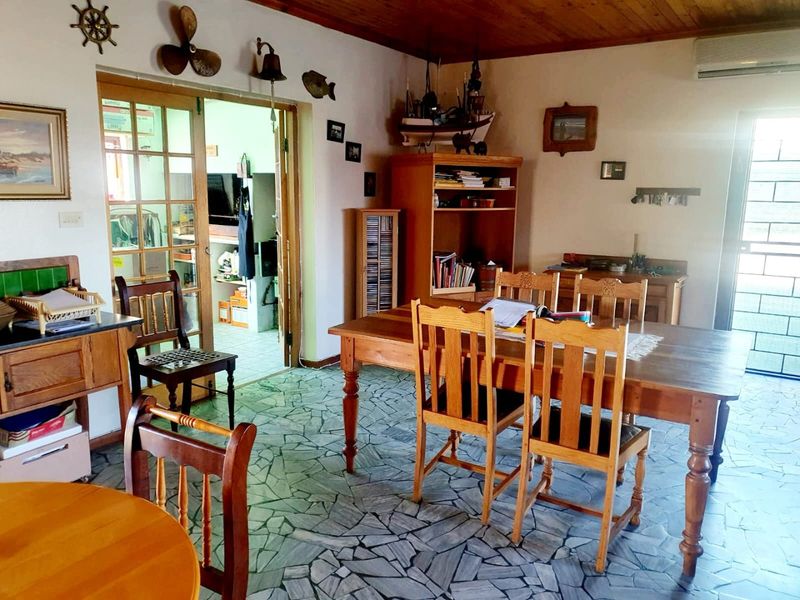 Spacious Coastal Property for Sale in Lambertsbaai – Ideal for Extended Family Living or Investment - Photo 8