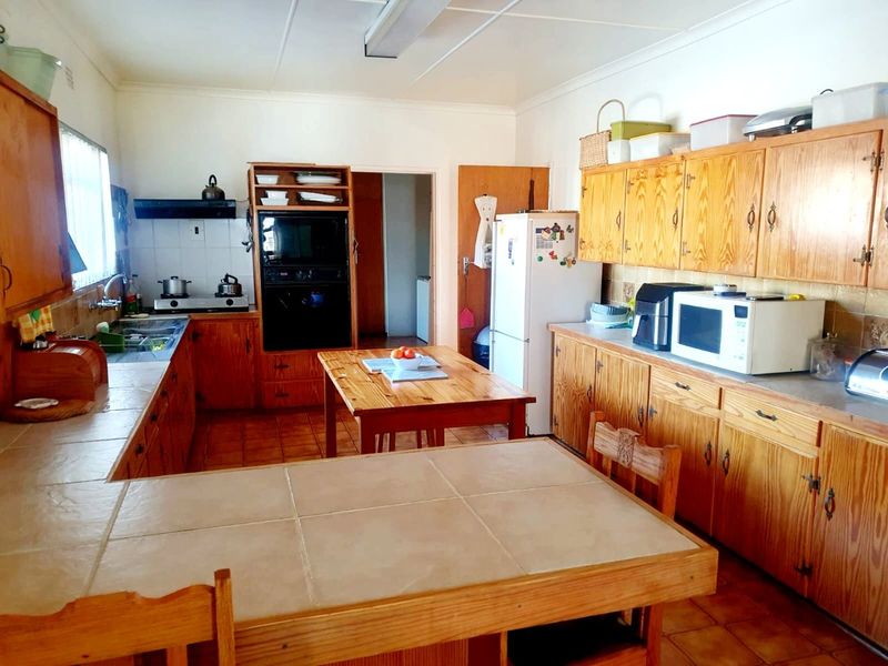 Spacious Coastal Property for Sale in Lambertsbaai – Ideal for Extended Family Living or Investment - Photo 5