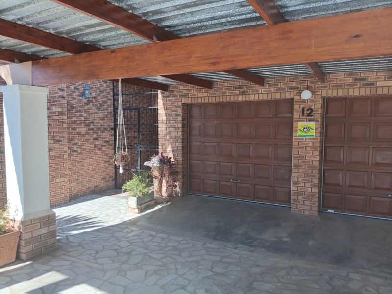 Huge Family Home for Sale in Vanrhynsdorp, Namaqualand – Under R2 Million! - Photo 10